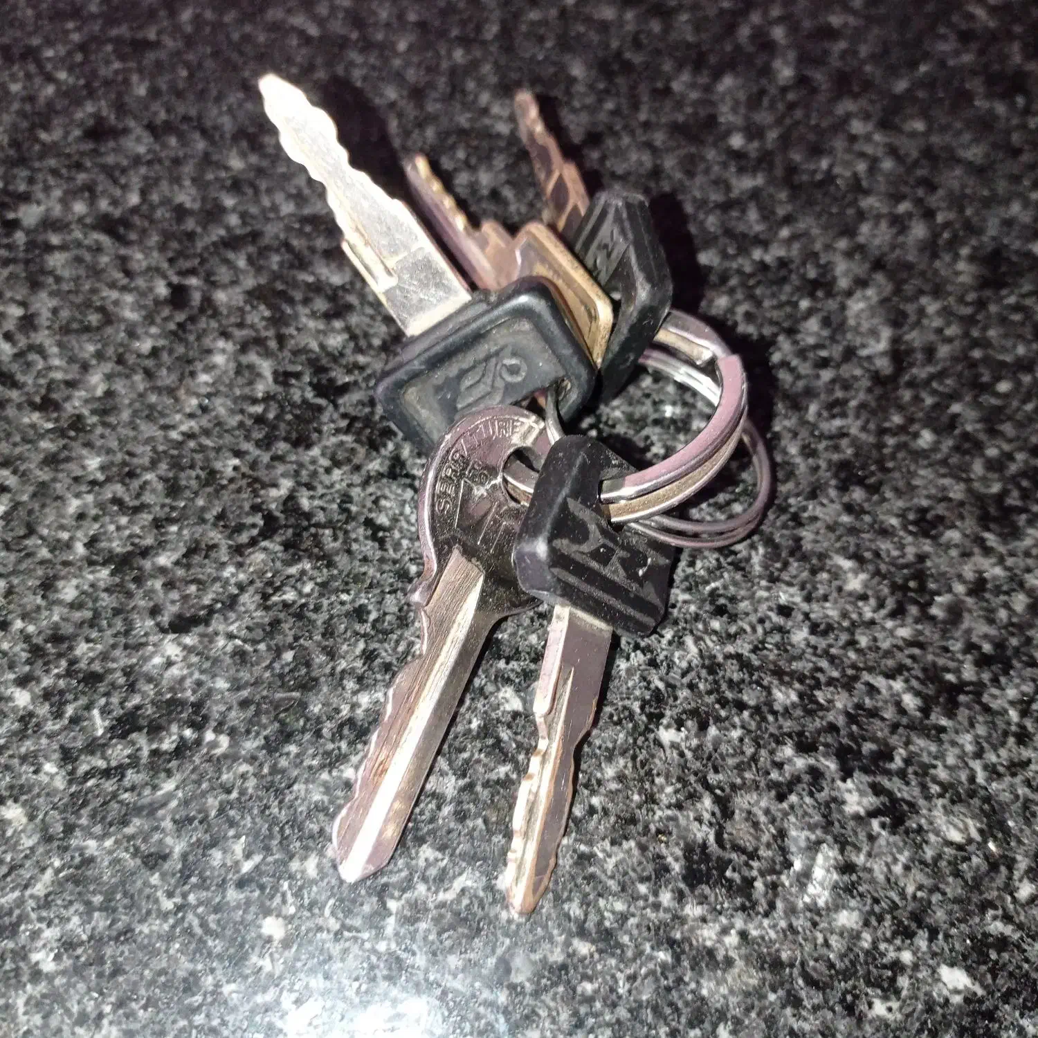 پیدا شدن کلید|اشیا|برازجان, |دیوار