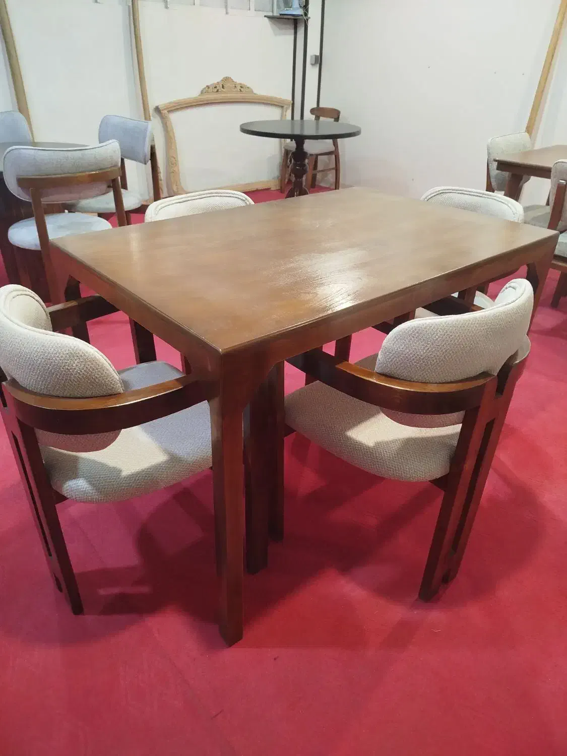 صندلی و میز نهارخوری اچ|میز و صندلی غذاخوری|بومهن, |دیوار