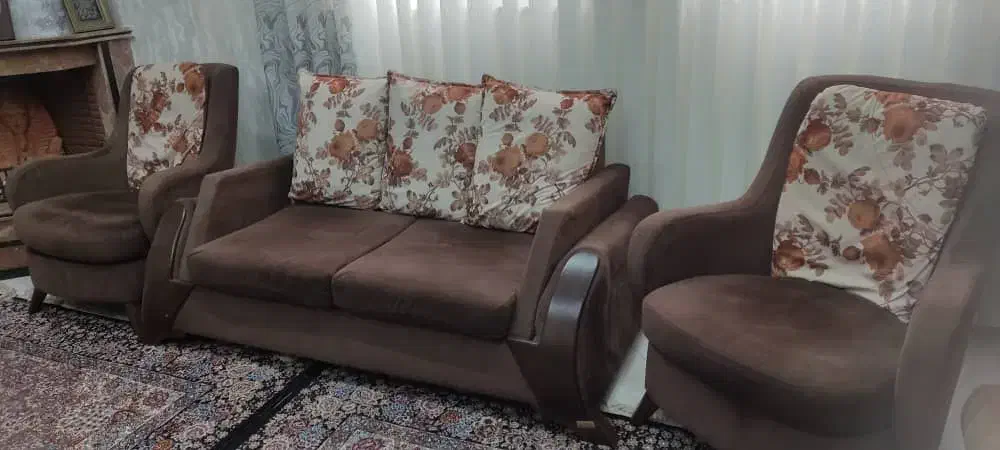 مبل ۴ نفره|مبلمان خانگی و میز عسلی|رشت, منظریه|دیوار