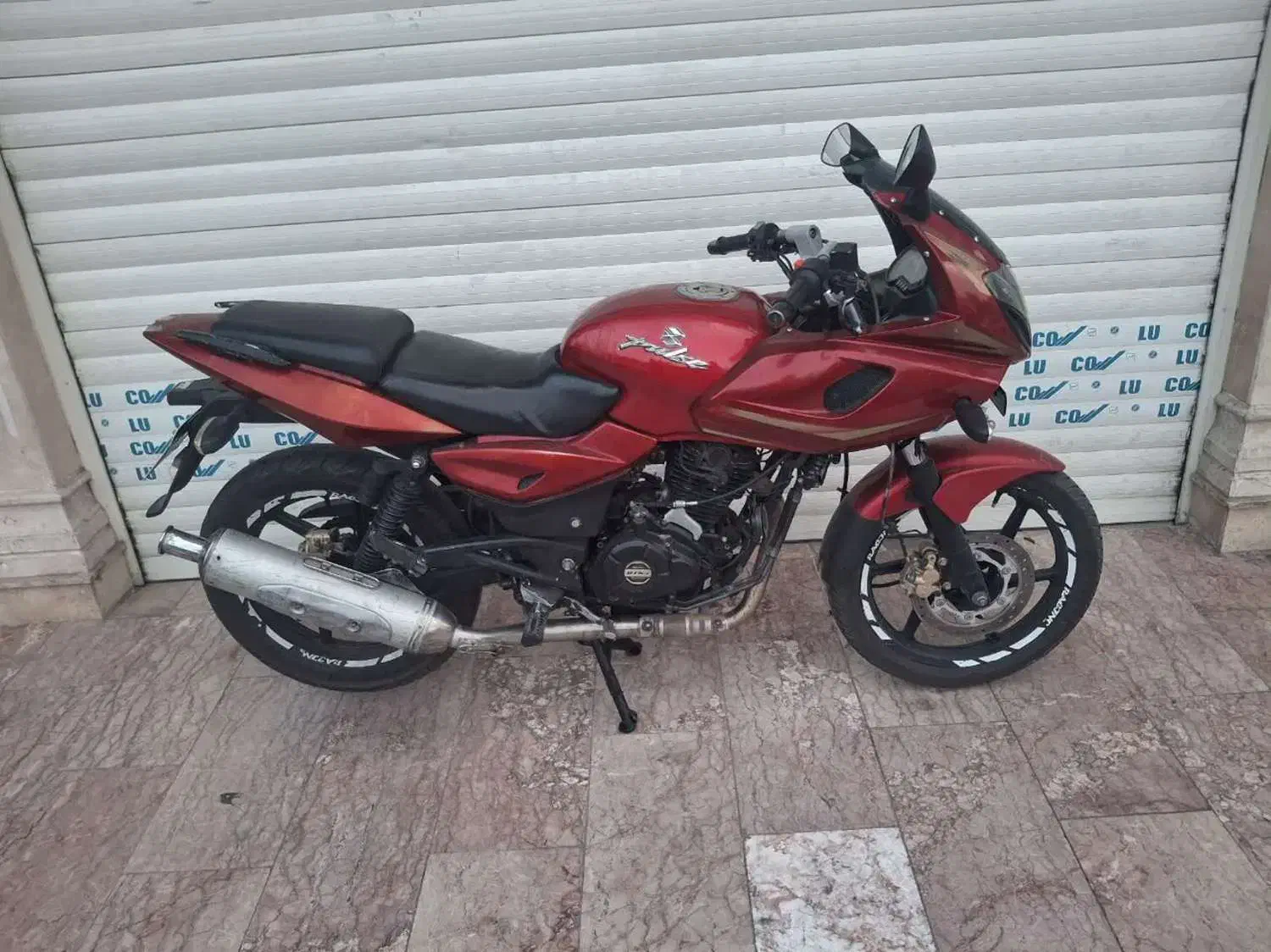 موتور پالس 220 مدل 92|موتورسیکلت|قم, شهرک امام حسن|دیوار