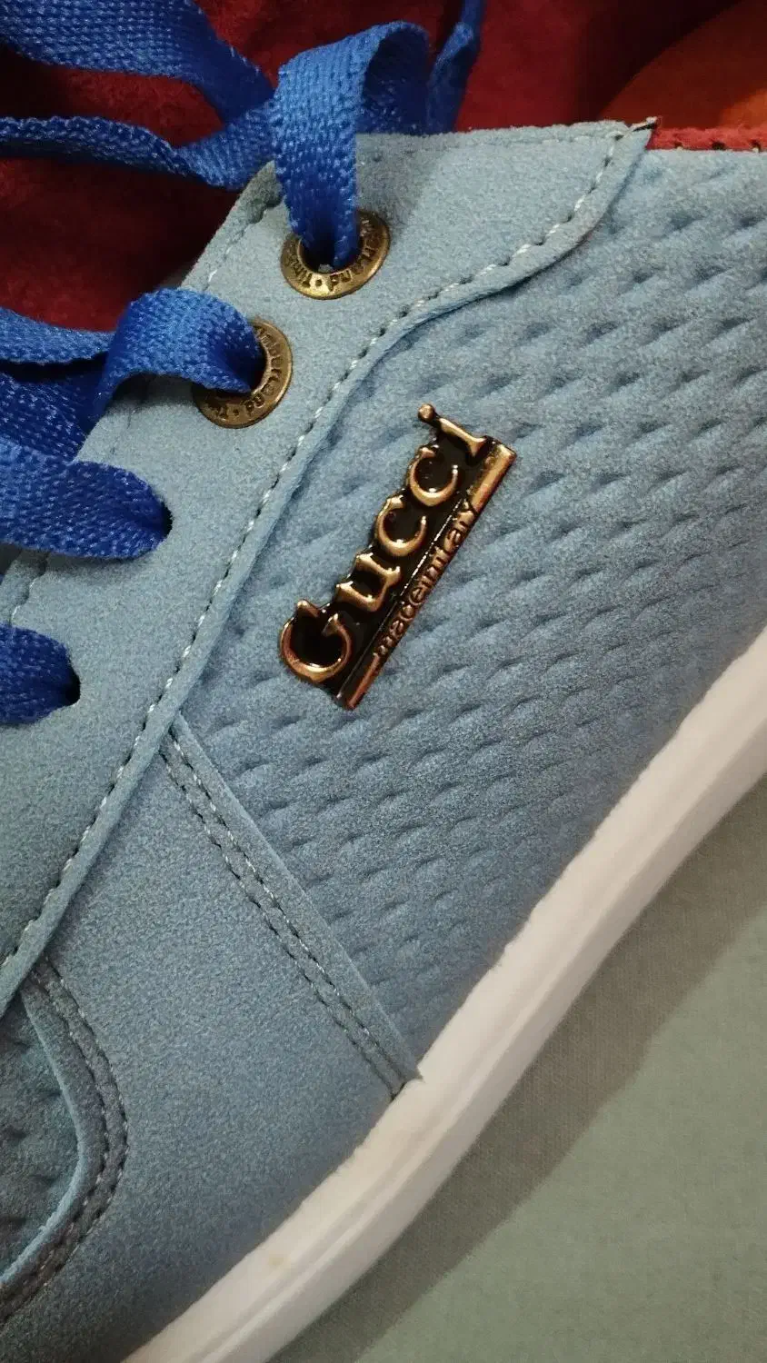 کتونی نو و تازه|کیف، کفش، کمربند|سنگر, |دیوار