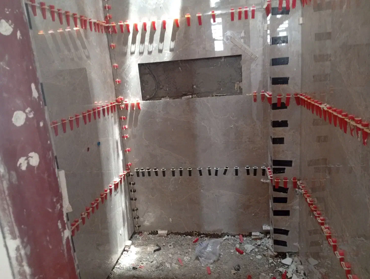 نیازمند استا‌ و شاگرد  برای اجرای کاشیکاری چسبی|خدمات پیشه و مهارت|رفسنجان, |دیوار