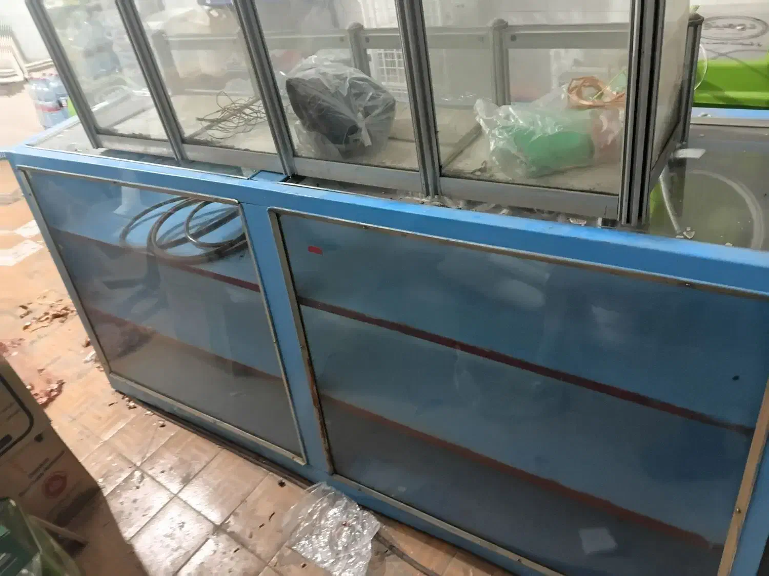 ویترین مغازه وجا اجیلی آلمینیوم وشیشه سالم|فروشگاه و مغازه|شهرکرد, |دیوار