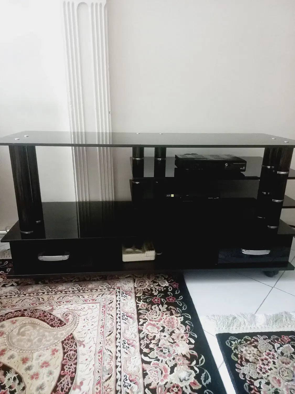 میز تلویزیون شیشه ای در حد نو|میز تلویزیون|تهران, فدک|دیوار