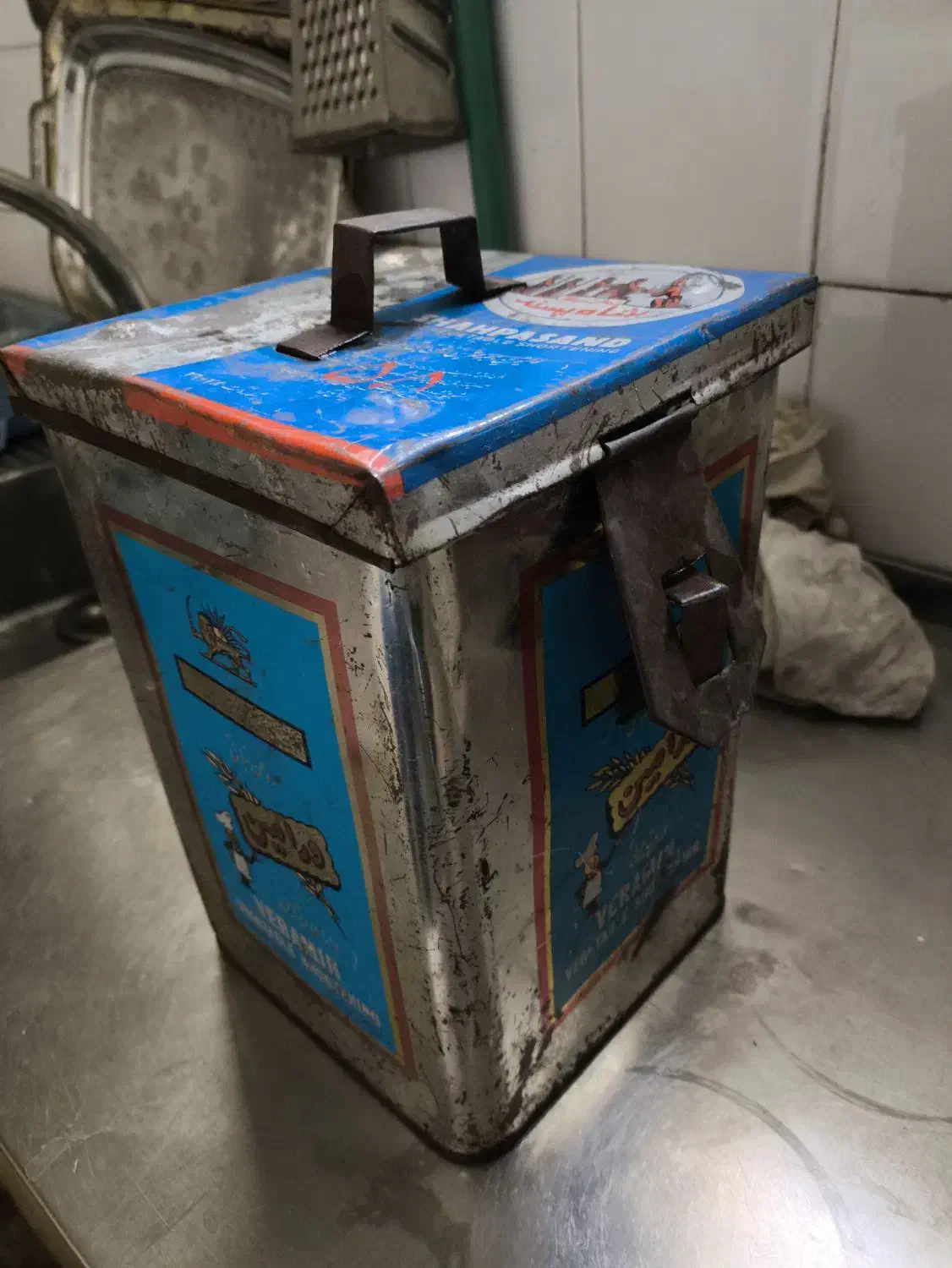 قوطی عتیقه|کلکسیون اشیاء عتیقه|شیراز, وصال|دیوار