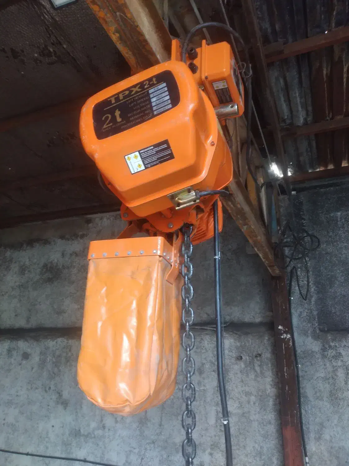 جرثقیل سقفی زنجیری tpx 2تن کارکرد درحد روشن شدن|ماشین‌آلات صنعتی|ابریشم, |دیوار