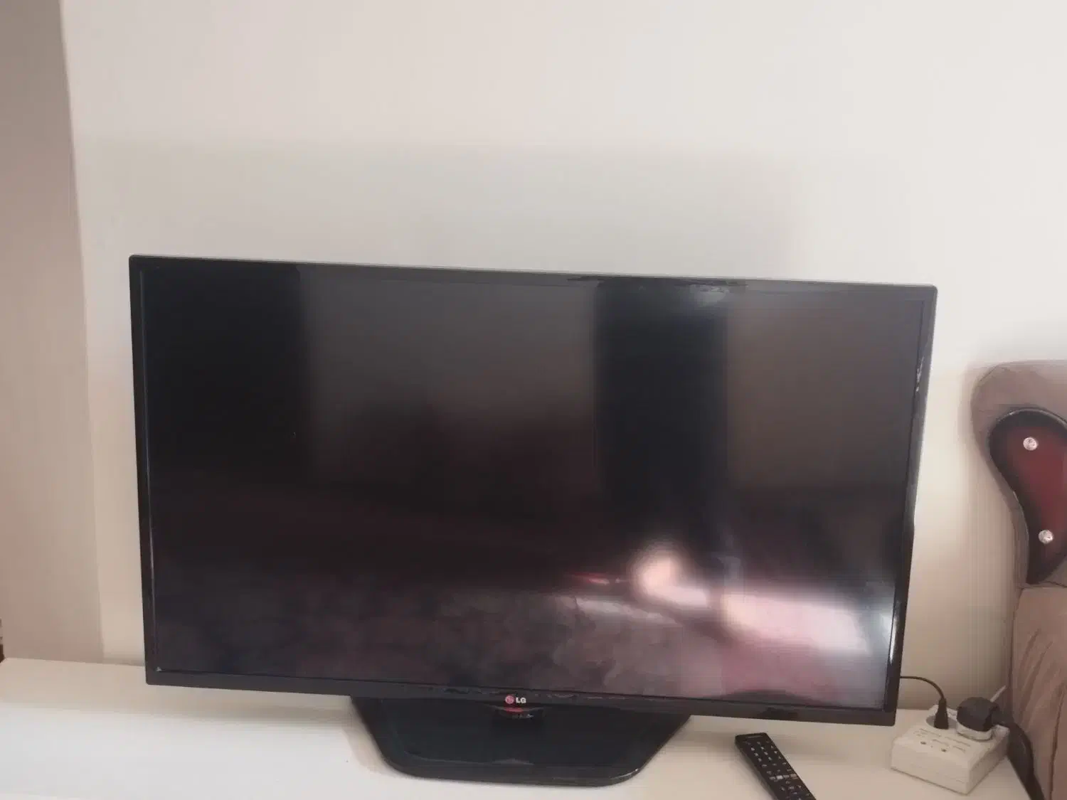 تلویزیون ۴۲ اینچ تمیز نیازمند به تعمیر|تلویزیون و پروژکتور|نسیم‌شهر, |دیوار