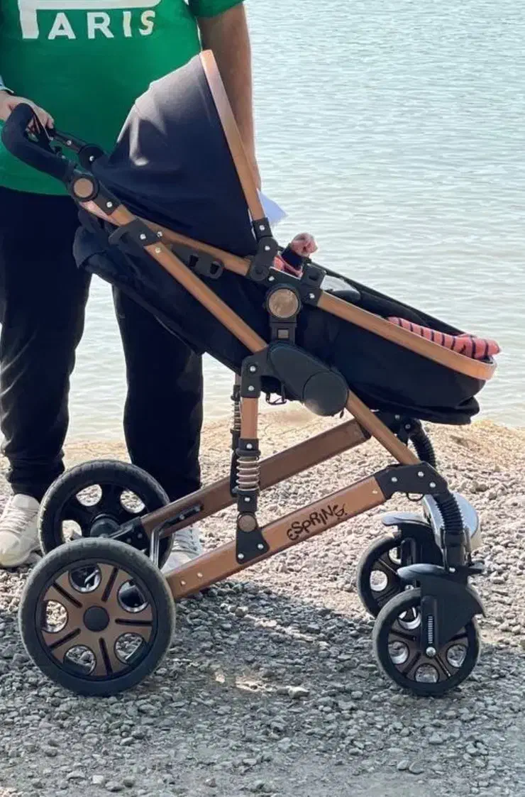 کالسکه و تخت کنار مادر سیسمونی در حد نو|تخت و صندلی بچه|چالوس, |دیوار