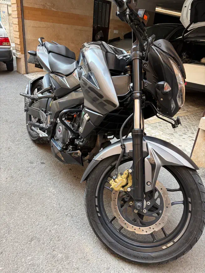 موتور ns200|موتورسیکلت|تهران, فلسطین (میدان انقلاب)|دیوار