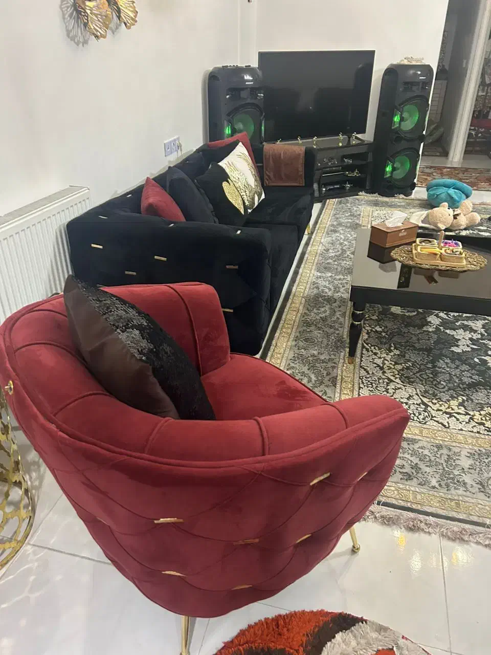 مبل زرشکی مشکی مخمل پایه طلایی|مبلمان خانگی و میز عسلی|مشهد, عسگریه|دیوار