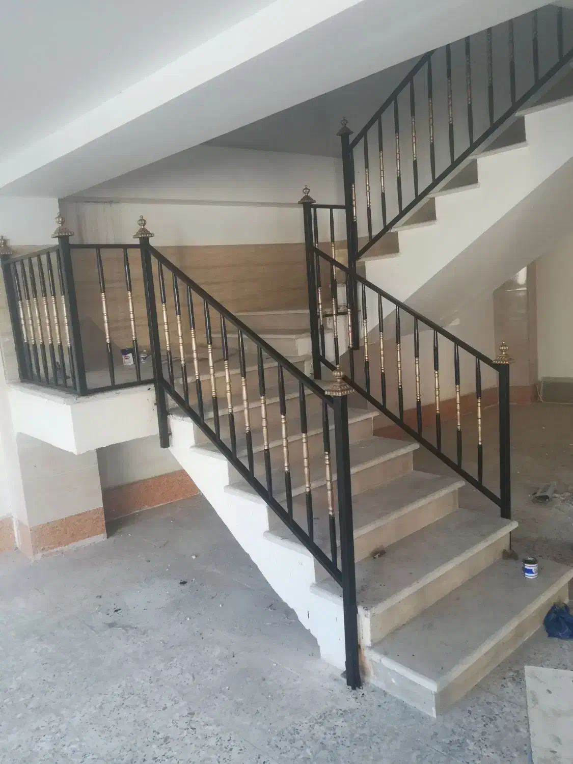 اجرای نرده راه‌پله ورنگ آمیزی در گنبد|خدمات پیشه و مهارت|گنبد کاووس, |دیوار