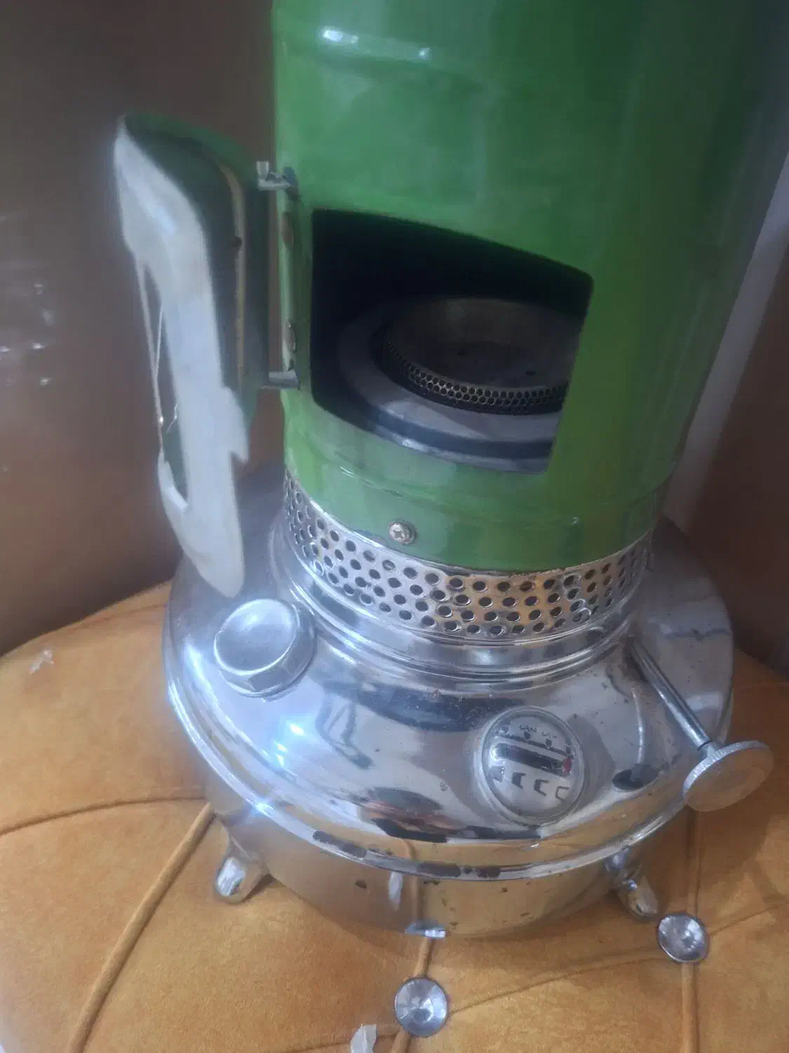 چراغ نفتی|کلکسیون اشیاء عتیقه|همدان, |دیوار