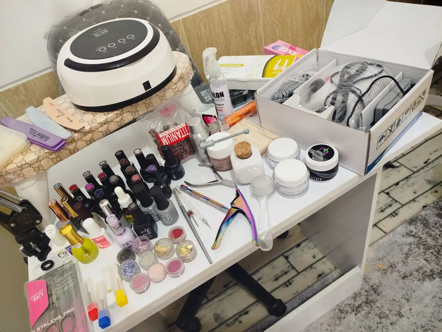 وسایل کاشت ناخن نو|آرایشگاه و سالنهای زیبایی|فسا, |دیوار