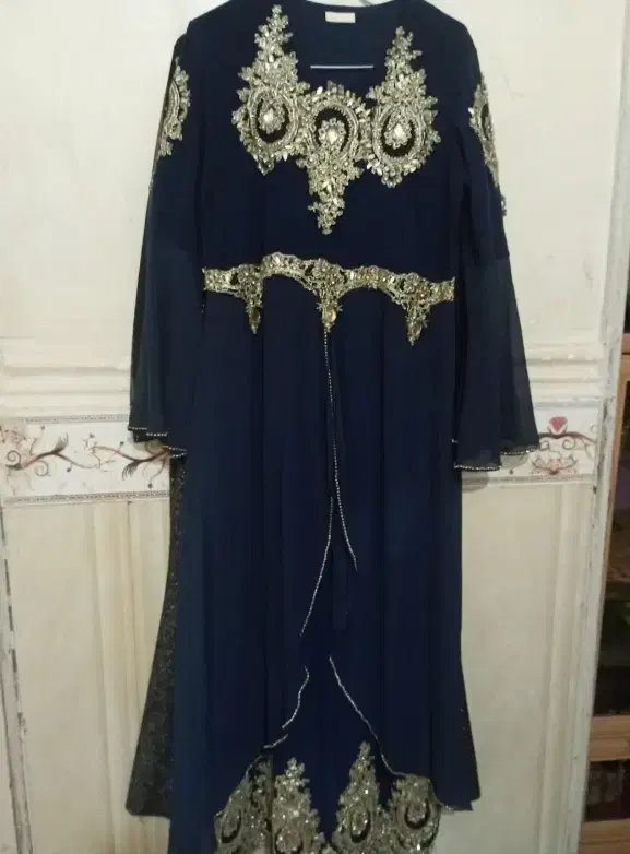 لباسی مجلسی سنگ کاری شده|لباس|گلبهار, شهر جدید گلبهار|دیوار