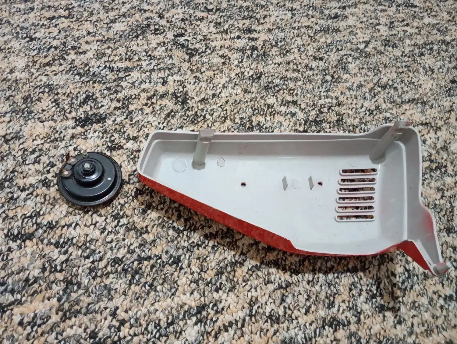 یک کپه موتور و یک بوق سالم|قطعات یدکی و لوازم جانبی|بندر گناوه, |دیوار