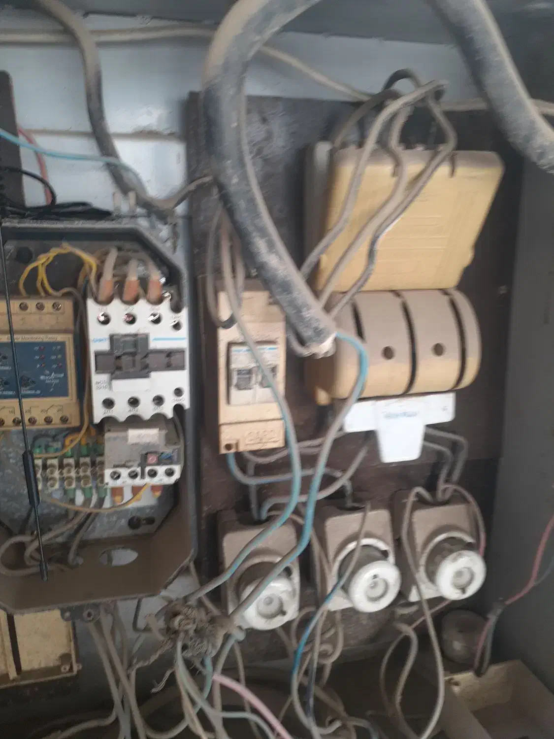 برقکار مامور برقم|خدمات پیشه و مهارت|اهواز, سیاحی(سه راه خرمشهر)|دیوار