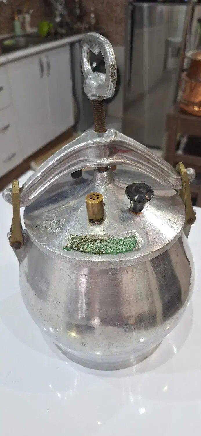 زودپز|ظروف پخت‌وپز|گلبهار, شهر جدید گلبهار|دیوار