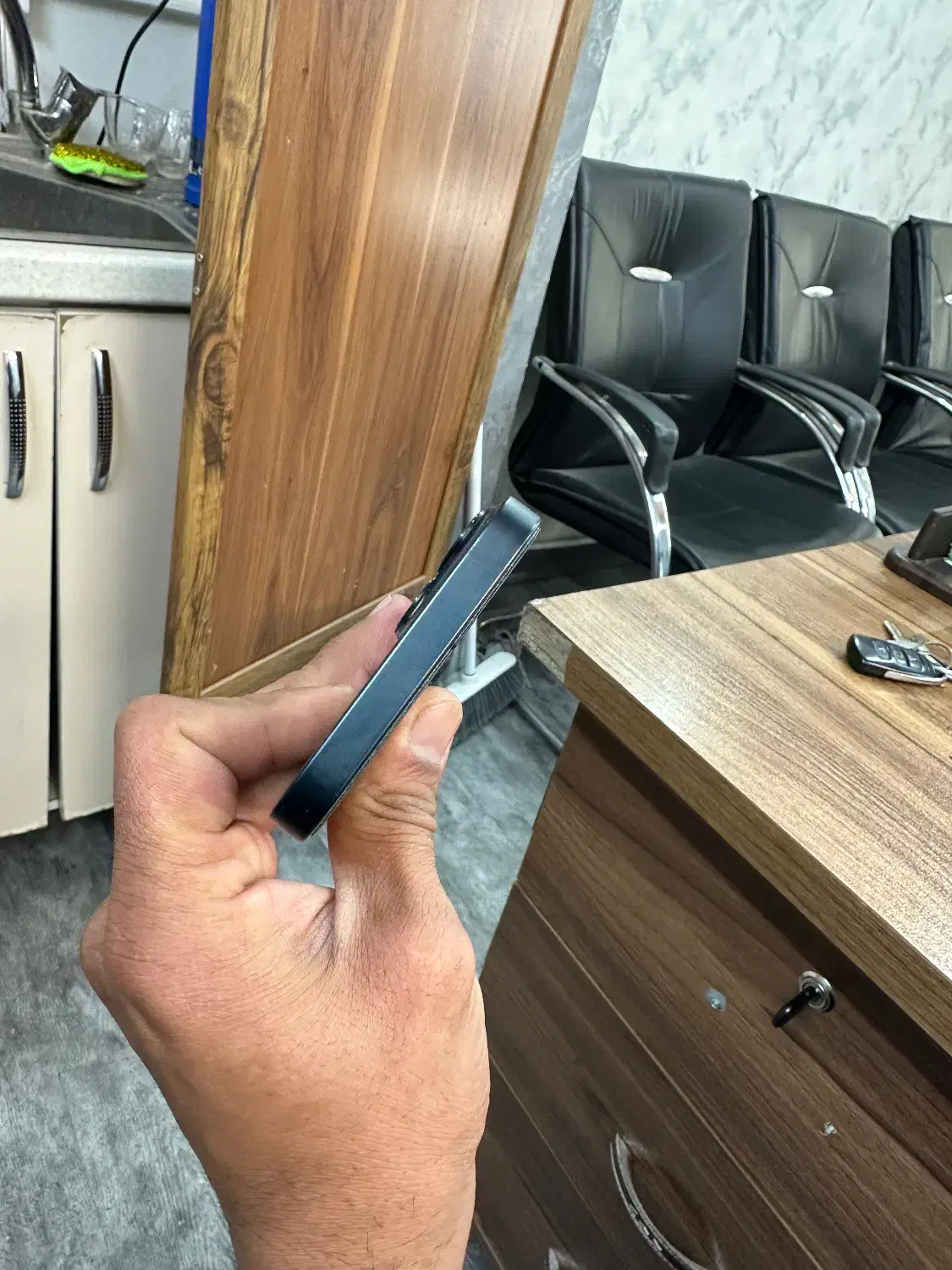 ایفن۱۳نرمال مشکی بدون خط خش|موبایل|اصفهان, سیچان|دیوار