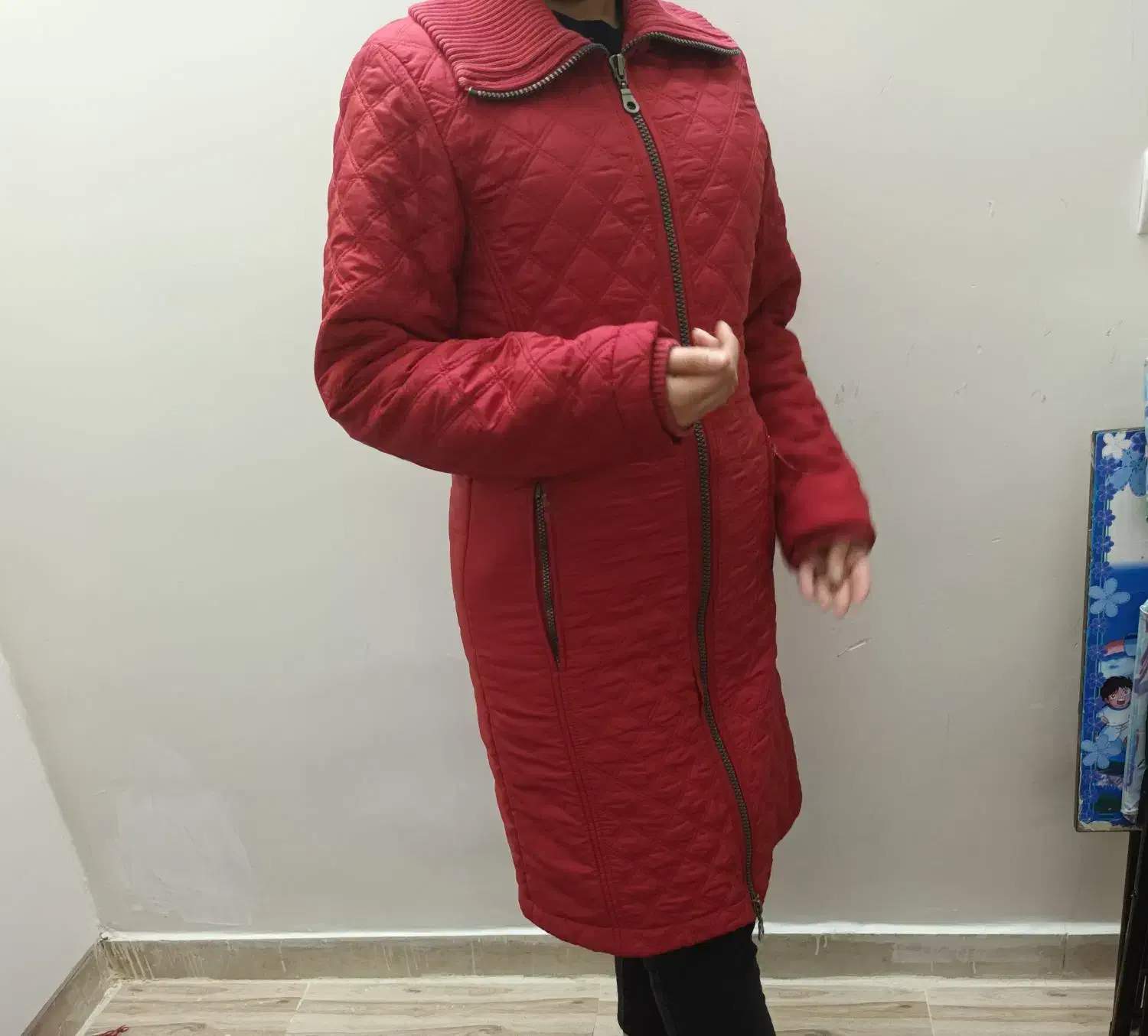 کاپشن و مانتو|لباس|اندیشه, اندیشه فاز ۱|دیوار