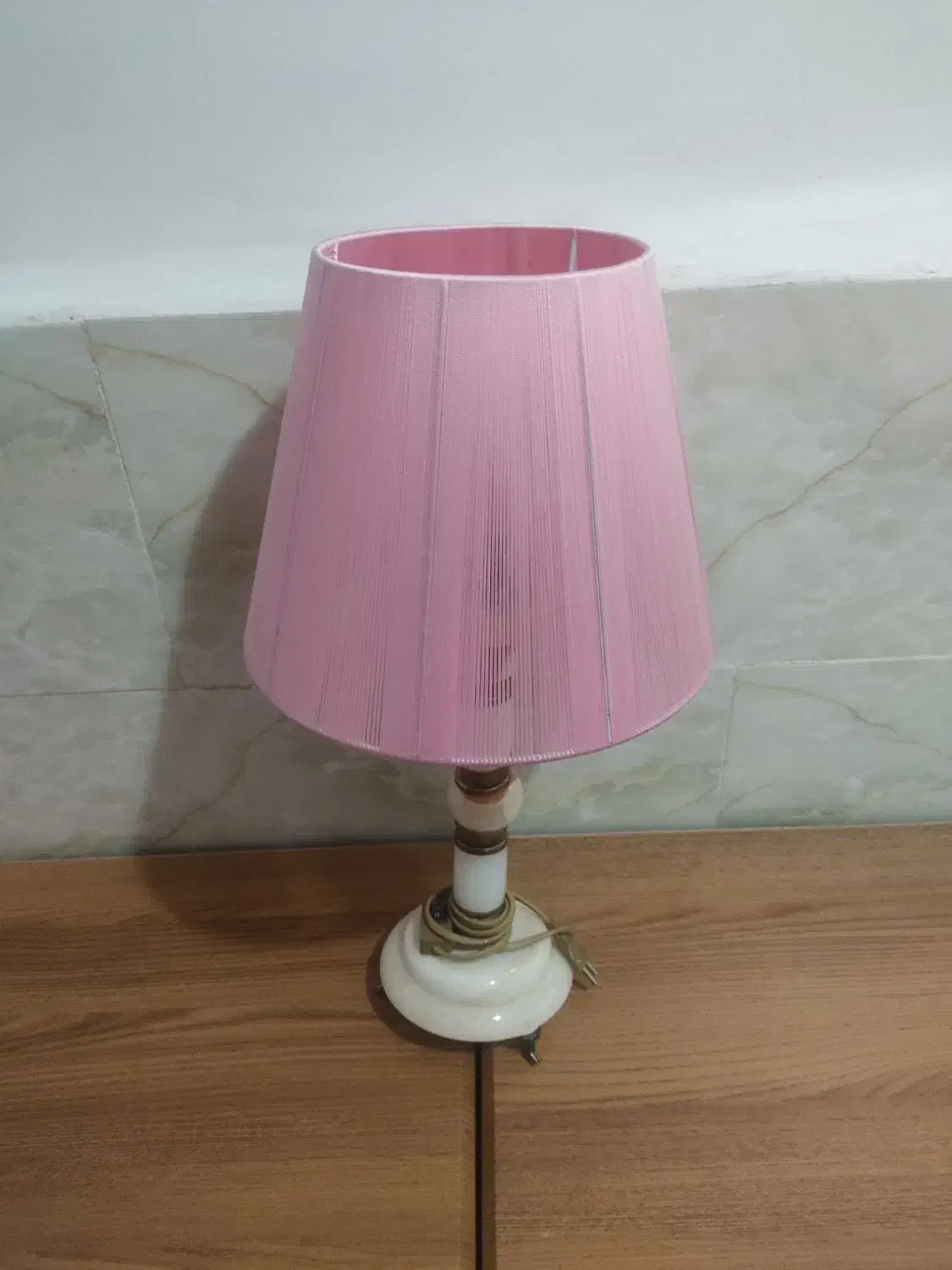 چراغ خواب|چراغ خواب و آباژور|سبزوار, باهنر|دیوار