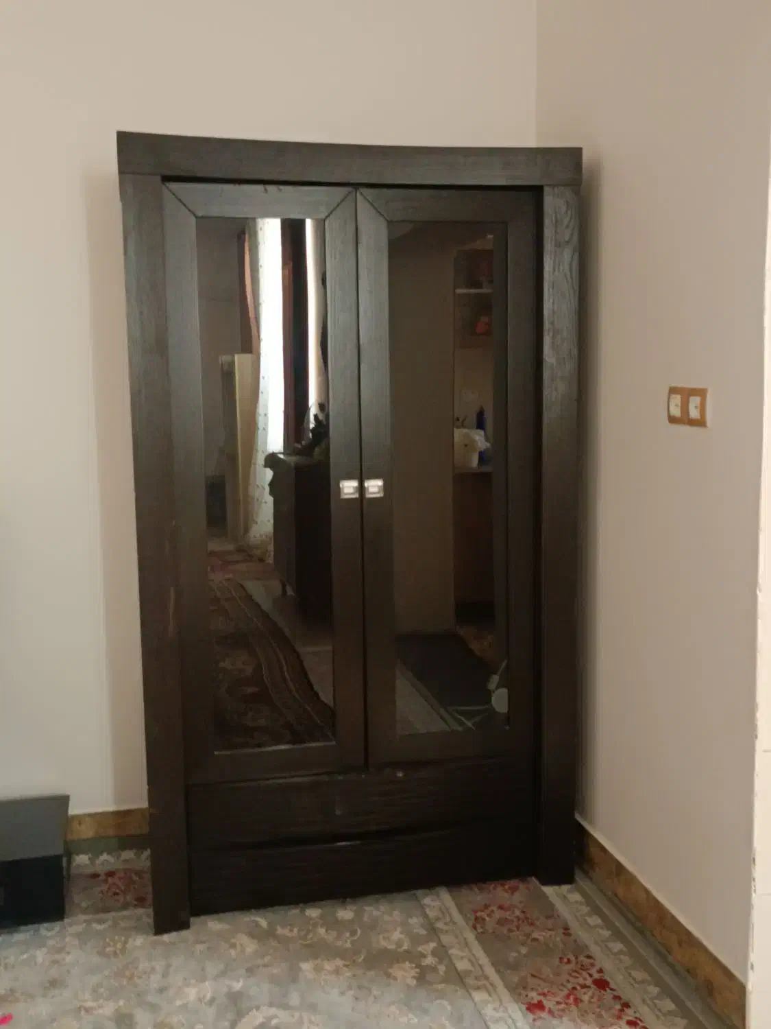 یک عددمیز تلویزیون ویک عدد بوفه|بوفه، ویترین، کنسول|زابل, |دیوار