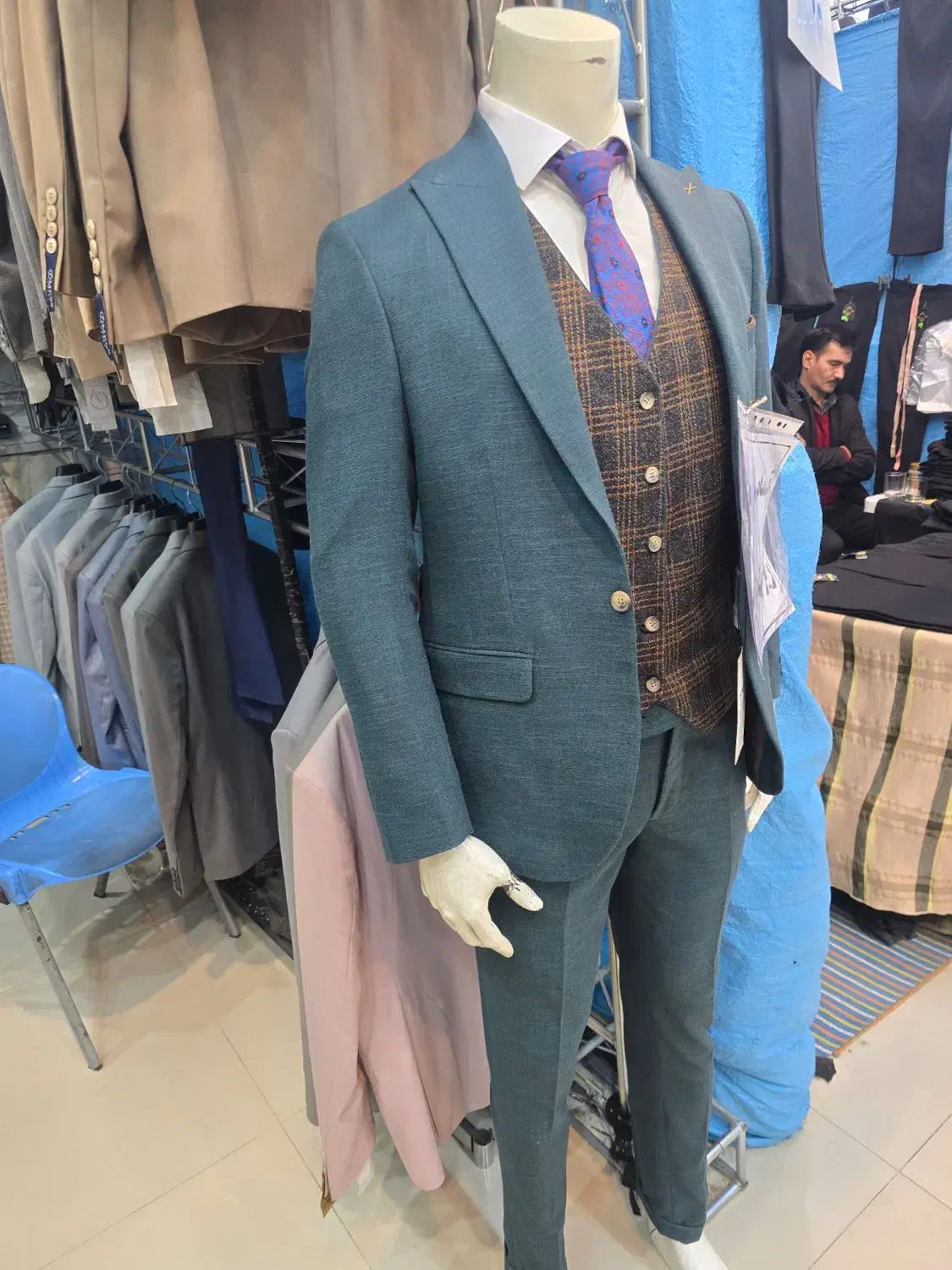 کت شلوار|لباس|مشهد, سجادیه|دیوار