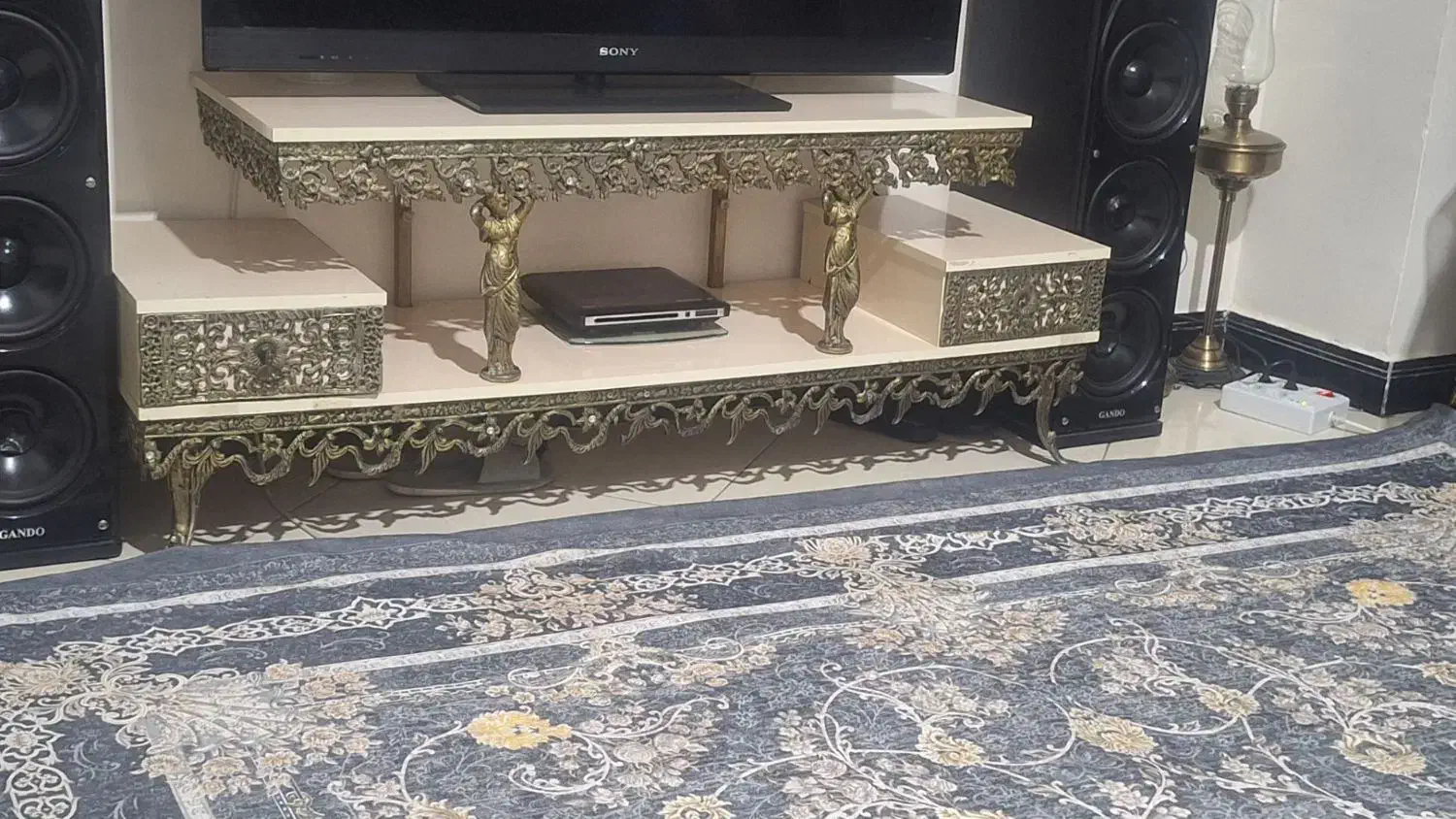 میز تلویزیون|میز تلویزیون|اندیشه, اندیشه فاز ۱|دیوار