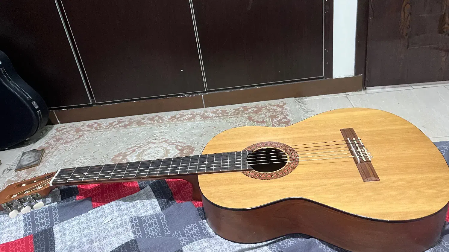 گیتار یاماها|گیتار، بیس، امپلیفایر|بابل, |دیوار