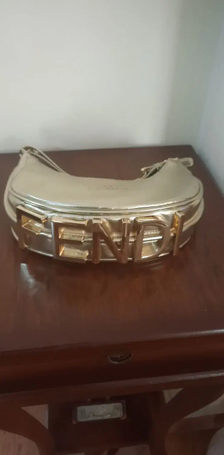 کیف و کفش|کیف، کفش، کمربند|رشت, دیلمان|دیوار