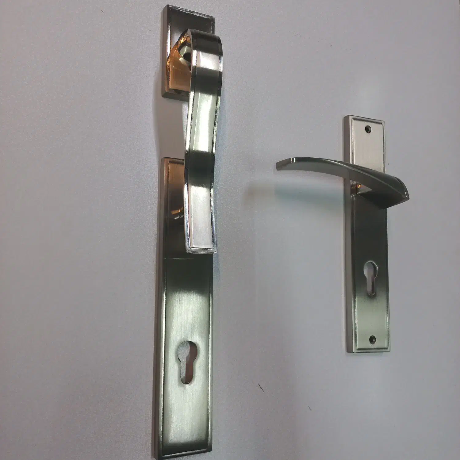 دستگیره درب اپارتمانی|مصالح و تجهیزات ساختمان|رشت, منظریه|دیوار