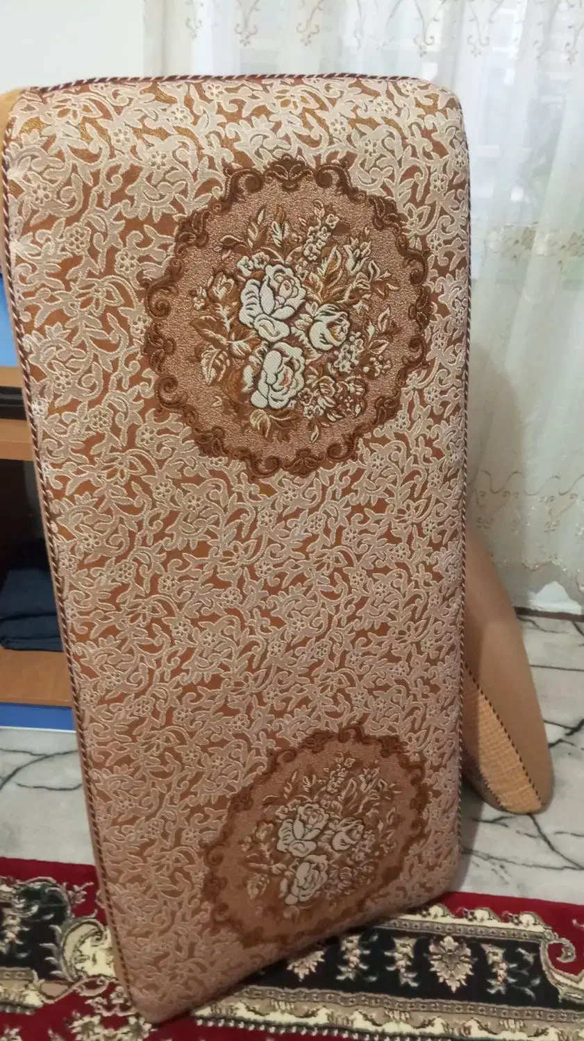 پشتی سالم مناسب خونه باغ بدون ایراد|پشتی|ارومیه, |دیوار