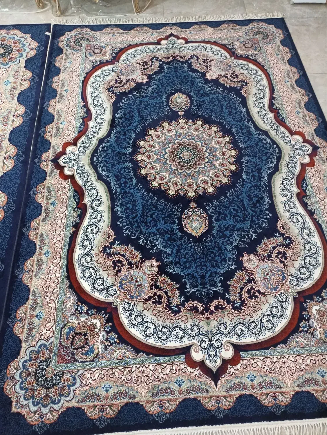 دوعدد فرش در حدنو|فرش|تربت‌حیدریه, ده پائین|دیوار