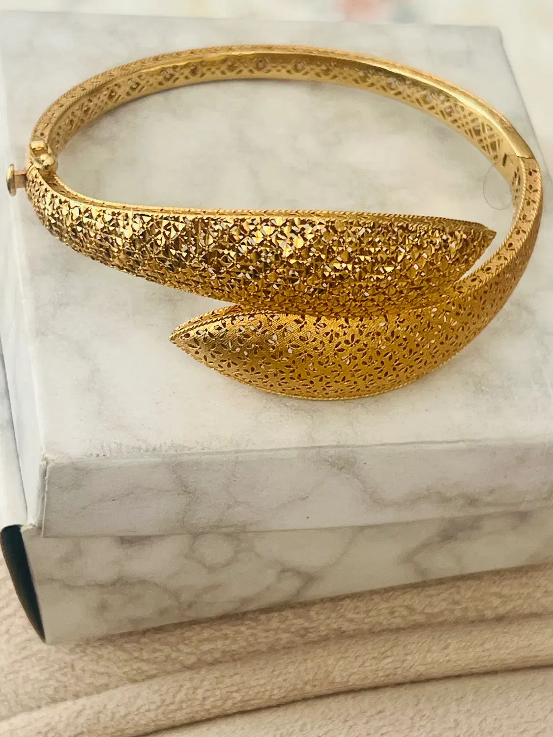 دستبند طلا|جواهرات|یاسوج, |دیوار