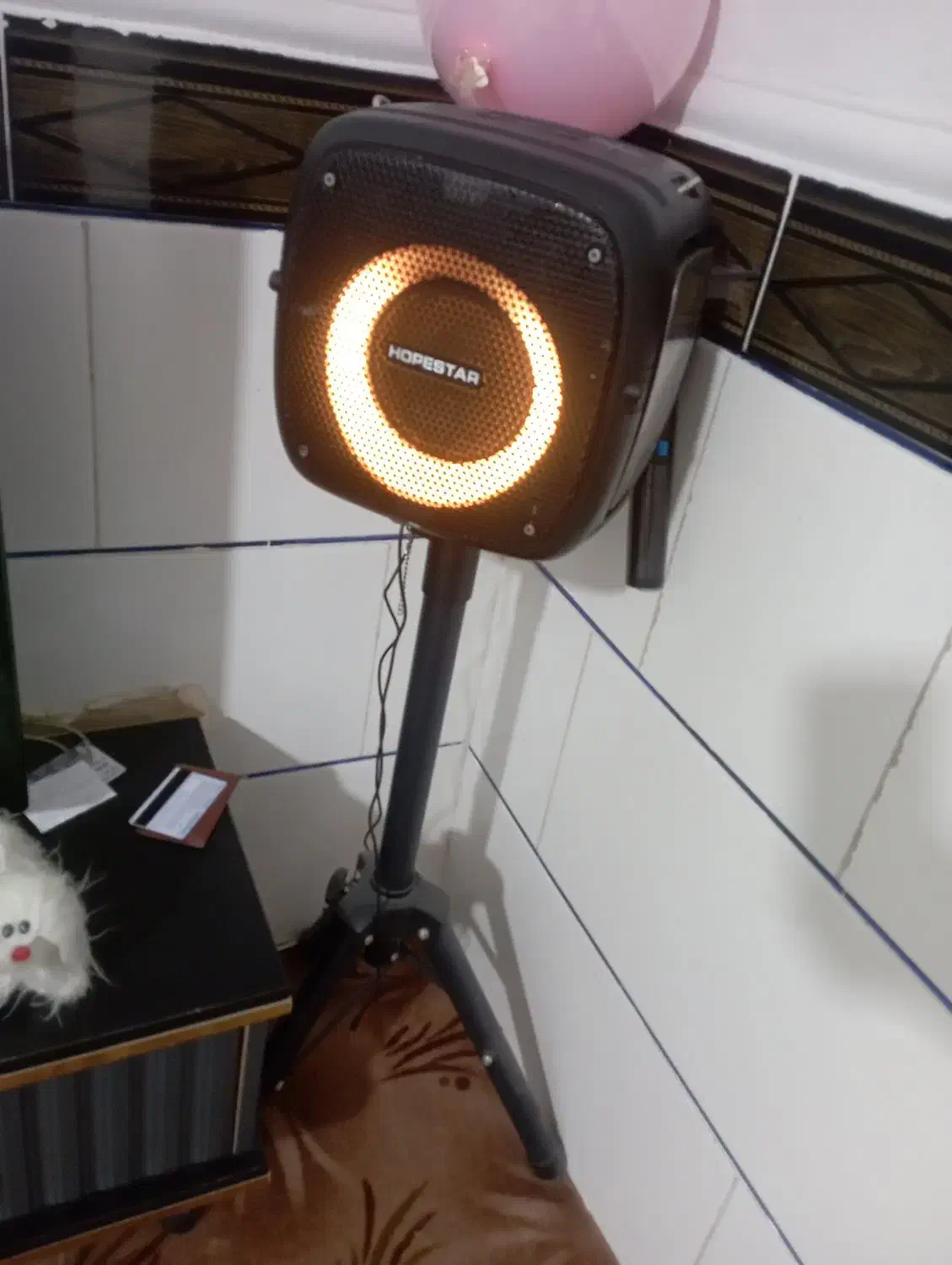 اسپیکر باچراغ های چند رنگ و سه پایه|سیستم صوتی خانگی|آبیک, |دیوار