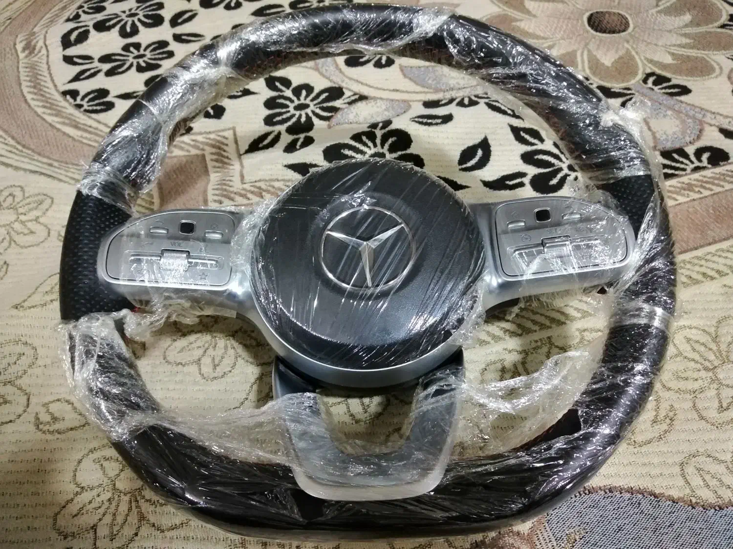 قربیلک فرمان مرسدس بنز کلاس Wطرح اصلی.|قطعات یدکی و لوازم جانبی|شیراز, غدیر شمالی|دیوار