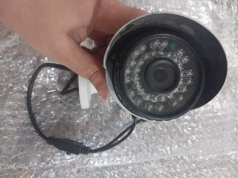 دوتا دوربین مداربسته|دوربین مداربسته|مشهد, هفت تیر (آب و برق)|دیوار