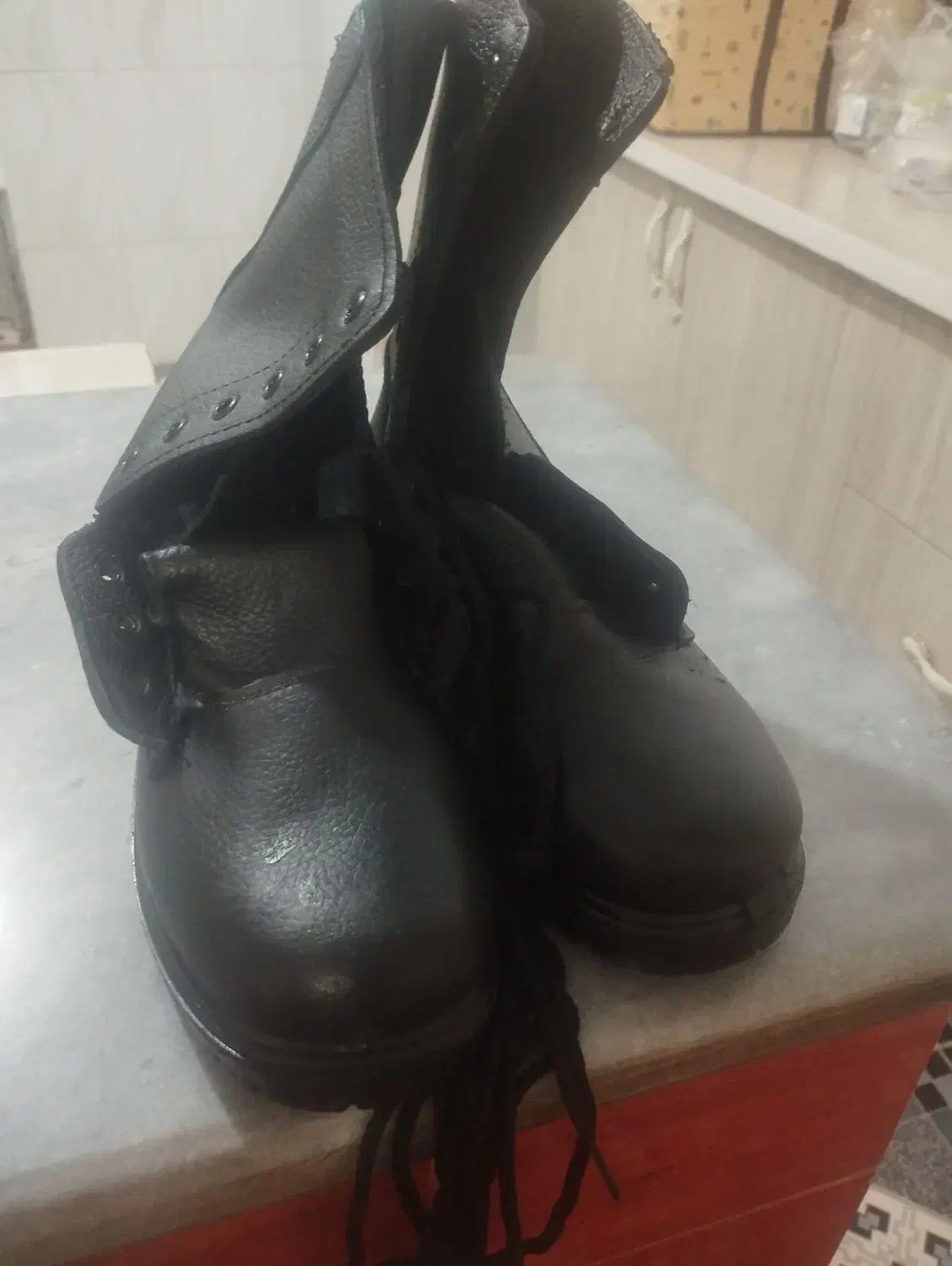 پوتین|کیف، کفش، کمربند|مرند, |دیوار