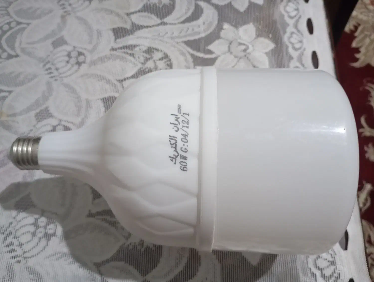 دوتالامپ ۶۰وات کم مصرف تاریخ هم داره|لامپ و چراغ|آزادشهر, |دیوار