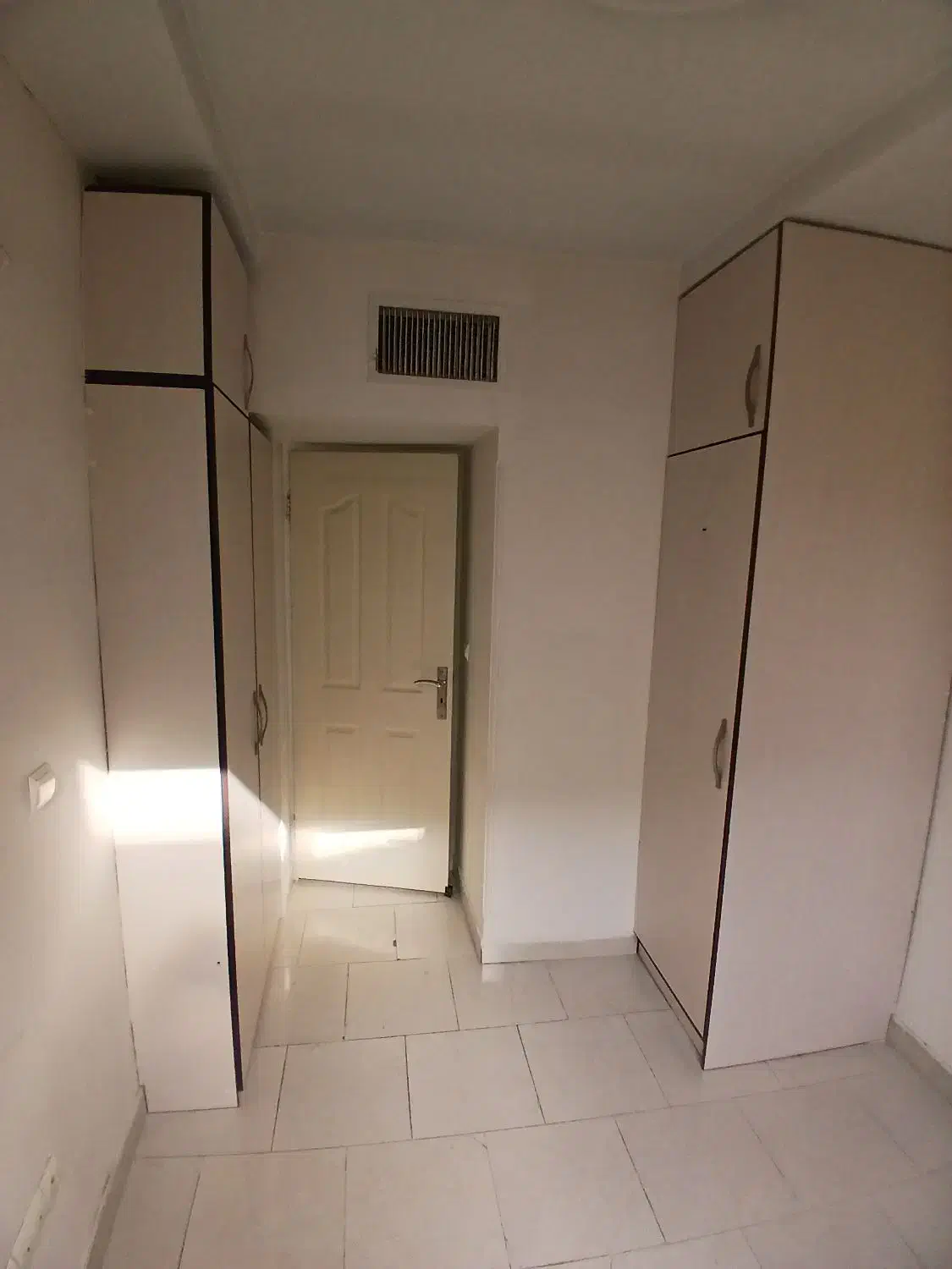 ۵۲متر یکخواب آسانسور انباری  تخلیه