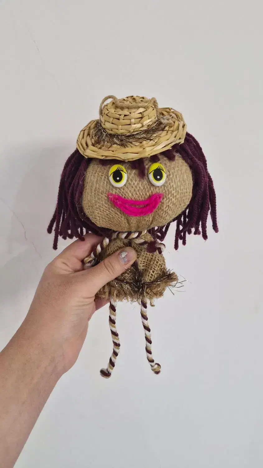 عروسک|اسباب‌‌بازی|شیراز, بعثت|دیوار