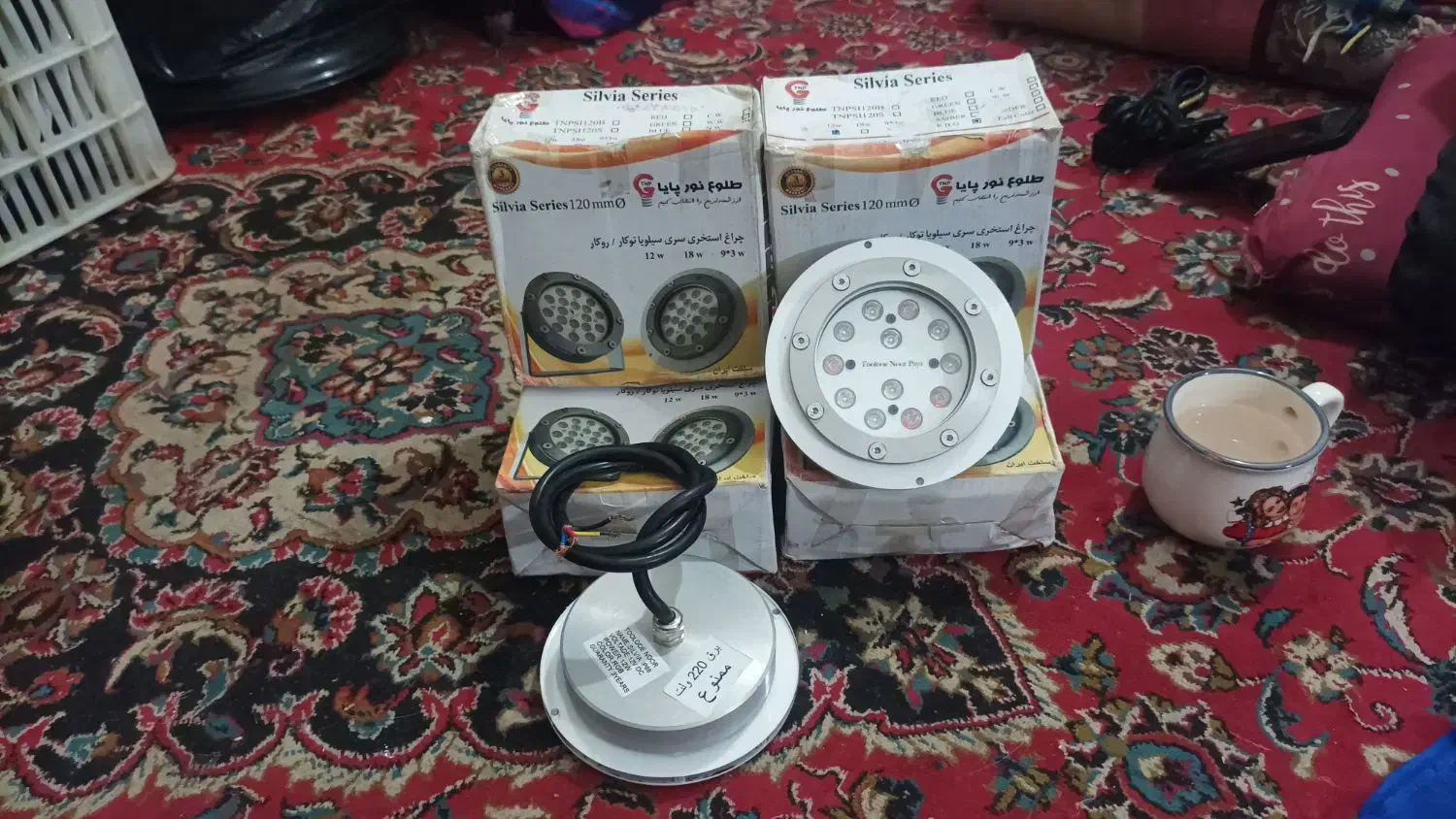 چراغ ال ای دی زده آب سالم نوع چهار عدد هست|ریسه و چراغ تزئینی|مشهد, اروند|دیوار