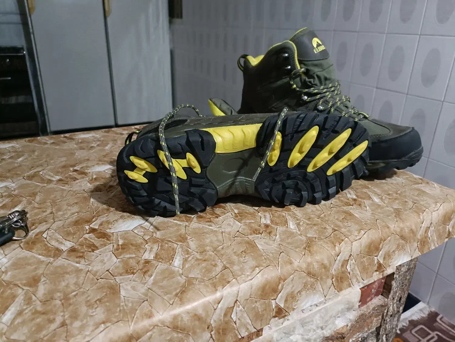 کفش کوهنوردی ELBRUS نو نو|کوهنوردی و کمپینگ|بروجرد, |دیوار