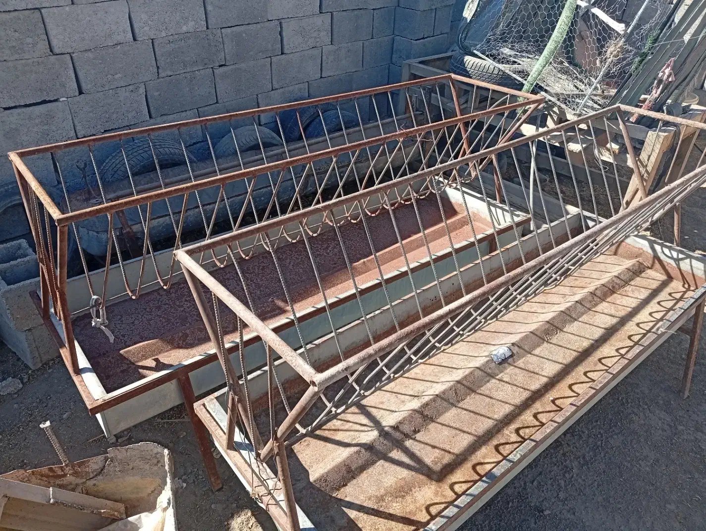 اخوره بزرگ|لوازم جانبی حیوانات|حنا, |دیوار