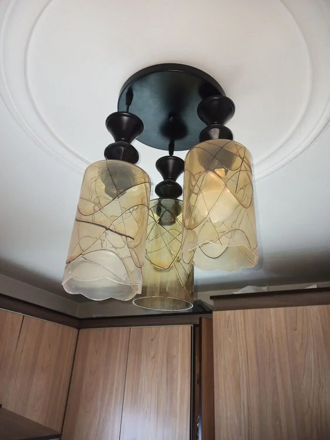 لوستر سه حبابه|لوستر و چراغ آویز|همدان, |دیوار