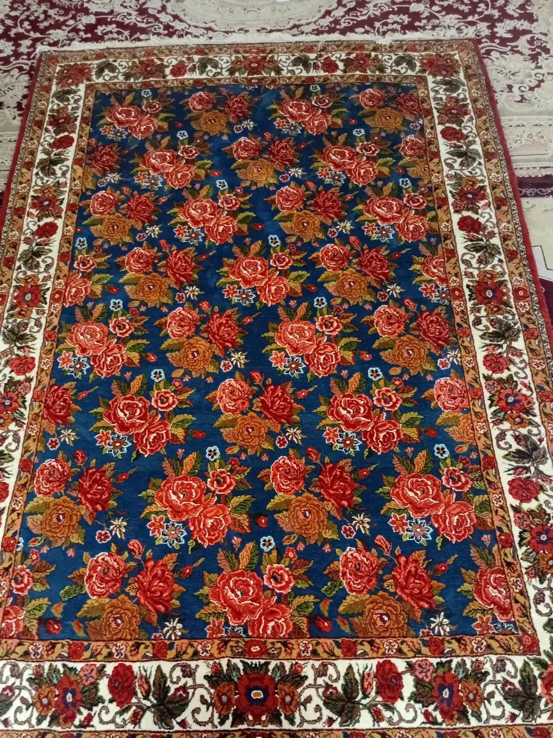 قالی دستباف رز افشان|فرش|شهرکرد, |دیوار