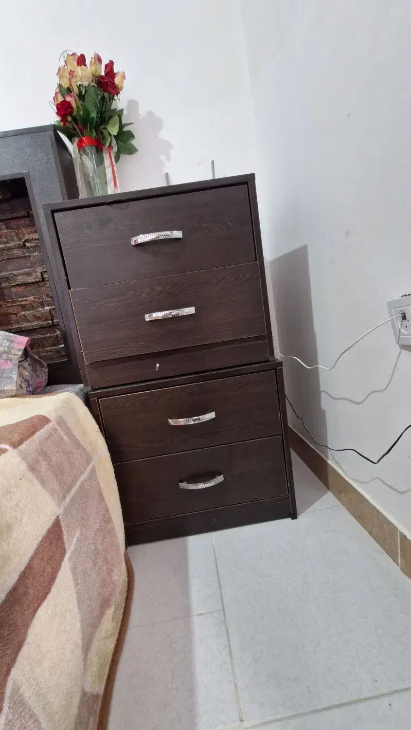 سرویس خوش خواب|تخت و سرویس خواب|صومعه‌سرا, |دیوار