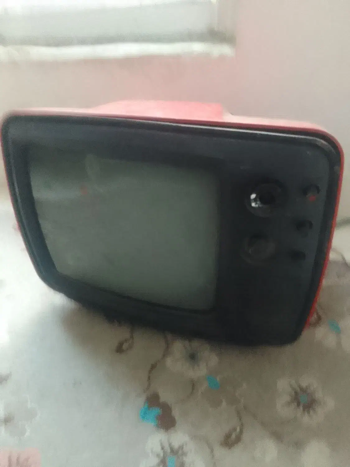 تلویزیون نوستالژیک قدیمی|کلکسیون اشیاء عتیقه|لنگرود, |دیوار