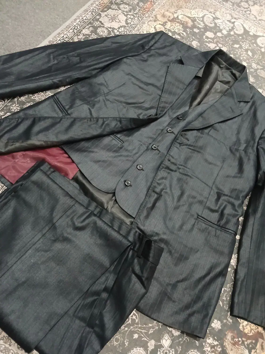 کت وشلوار|لباس|رشت, دخانیات|دیوار