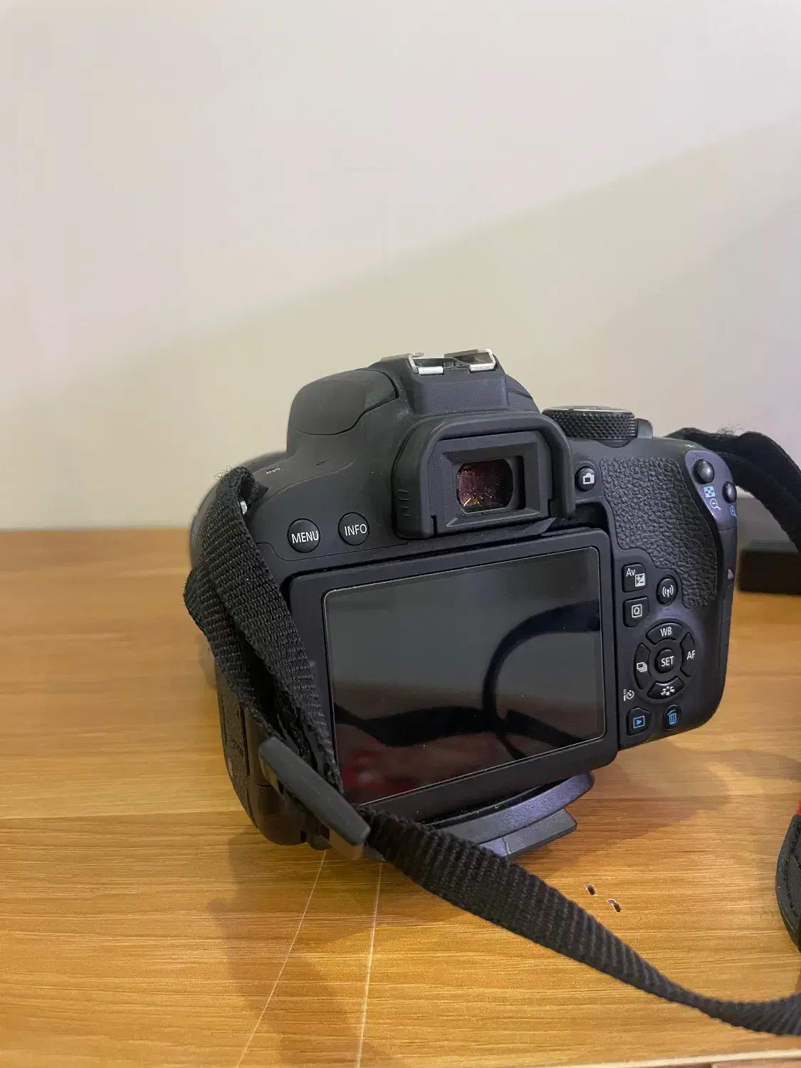 دوربین Canon 800D همراه با لنز حرفه‌ای 18-135|دوربین عکاسی و فیلم‌برداری|مشهد, حجاب (شهرک غرب)|دیوار