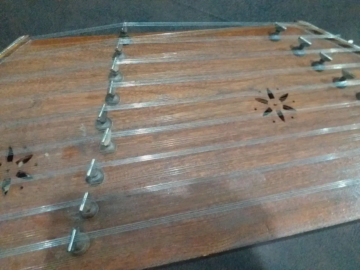 سنتور آموزشی گردو .قدیمی|سازهای سنتی|فارسان, |دیوار